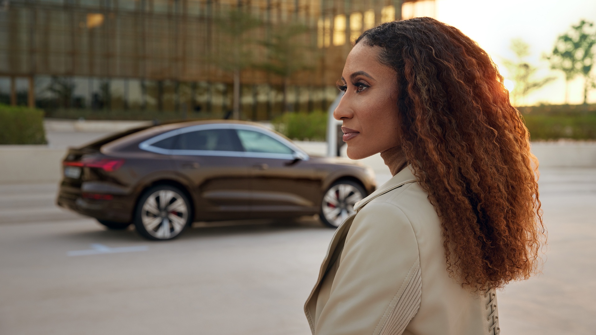 Side shot of Elaine Welteroth; the Audi Q8 e-tron in the background.